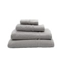 Zdjęcie ręczników FAITH w kolorze szarym, porównanie 3 rozmiarów.