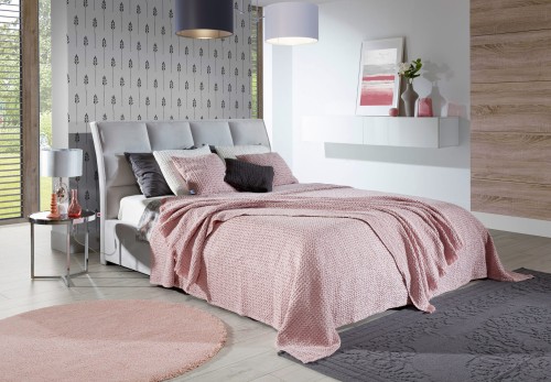 Łóżko-z-narzutą-w-kolorze-Pink-ND27965_kolekcja_FavoDesign-VitalHome.jpg