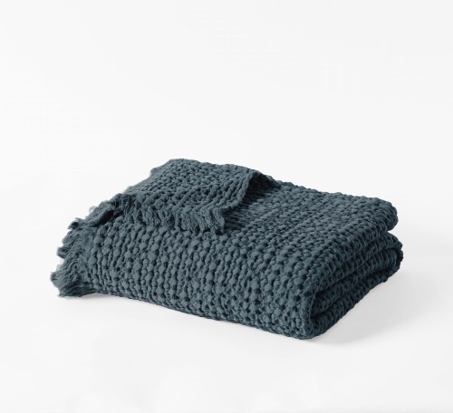 W rozmiarze 125x200 narzuta występuje-także-z frędzlami-kolor-Marine-M28339-kolekcja-Favo-Design-VitalHome.jpg