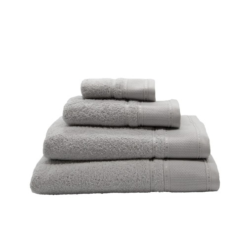 Zdjęcie ręczników FAITH w kolorze szarym, porównanie 3 rozmiarów.