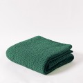 Narzuta-w-kolorze-Bottle-Green-E33399-kolekcja-Favo-Design-2-VitalHome.jpg