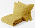 Narzuta-z-poduszkami-w-kolorze-Yellow-E27813-kolekcja-Favo-Design-VitalHome.jpg