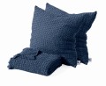 Narzuta-z-frędzlami_i-poduszkami-w-kolorze-Dark-Blue M31923-kolekcja-Favo-Design-VitalHome.jpg